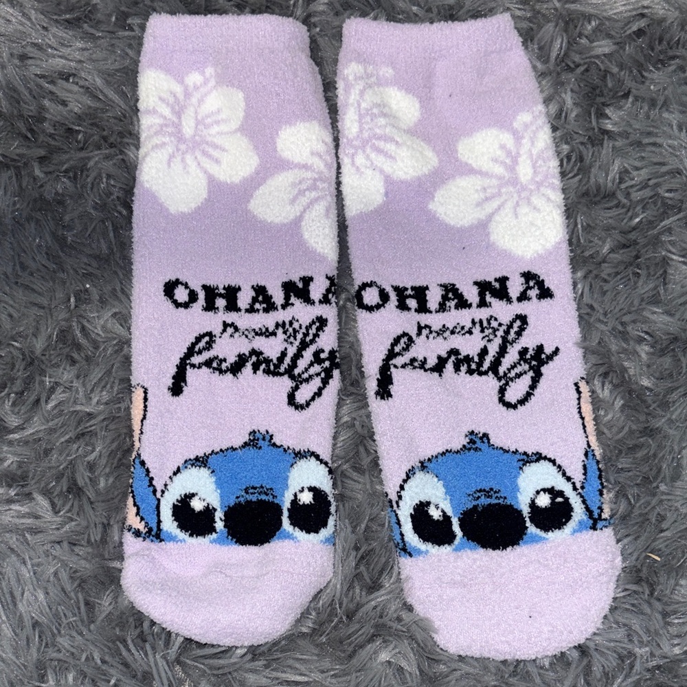 Women’s stitch fuzzy socks nwot purple stitch ohana‎ Disney
